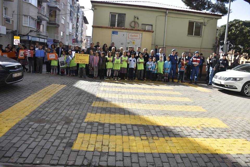 “Güvenli Trafik İçin Öncelik Yayaların”