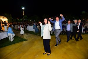 Kaya, ailesini mutlu gününde yalnız bırakmadılar