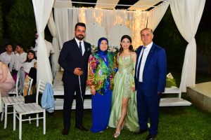 Kaya, ailesini mutlu gününde yalnız bırakmadılar