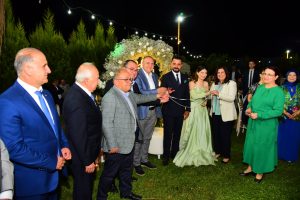 Kaya, ailesini mutlu gününde yalnız bırakmadılar