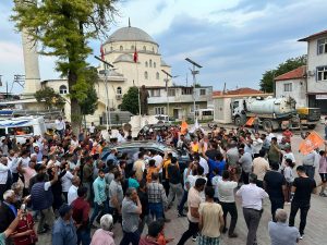 TOGG’u İncirliova’da gören meydana koştu