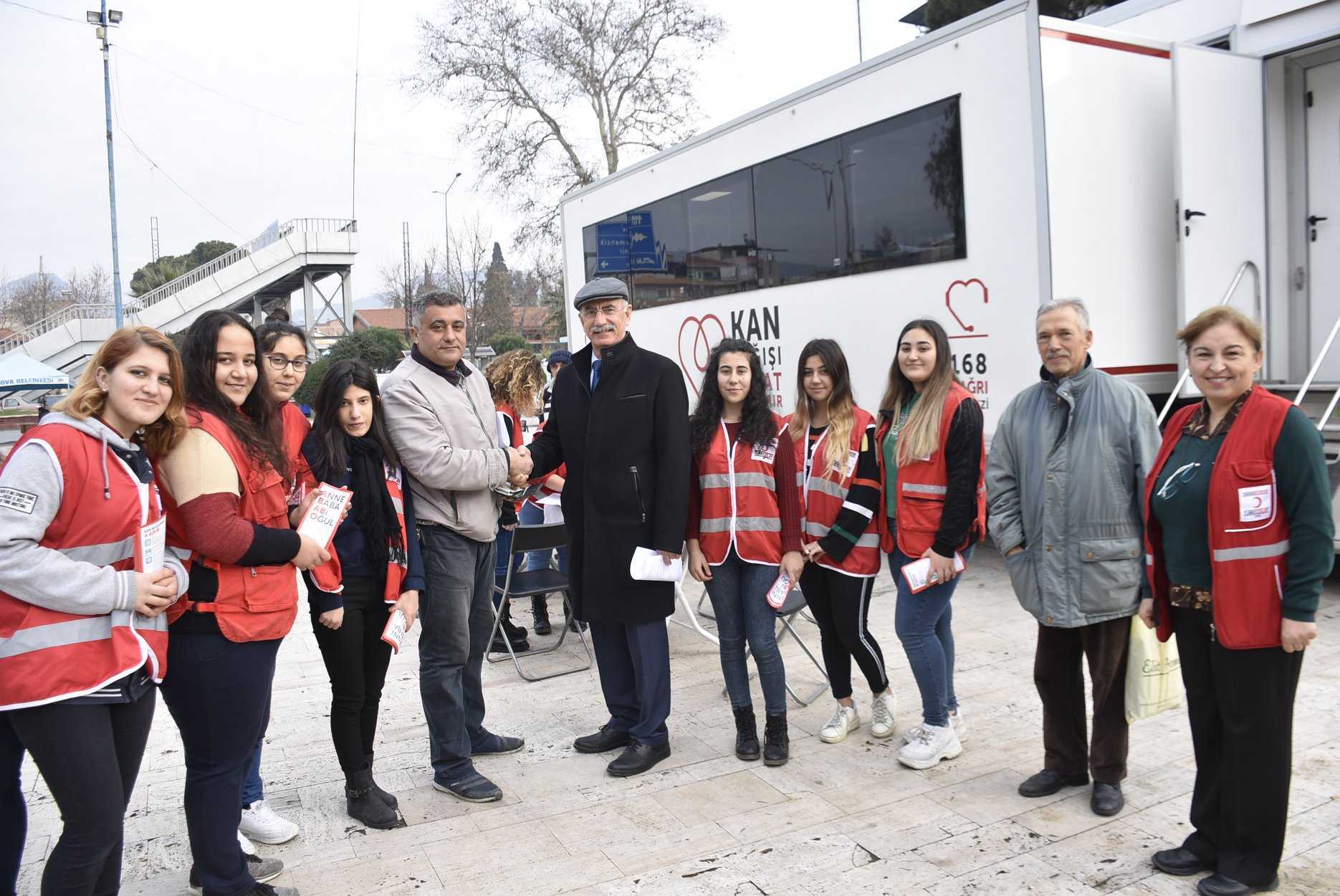 Başkan Kale Kan Bağışında Bulundu