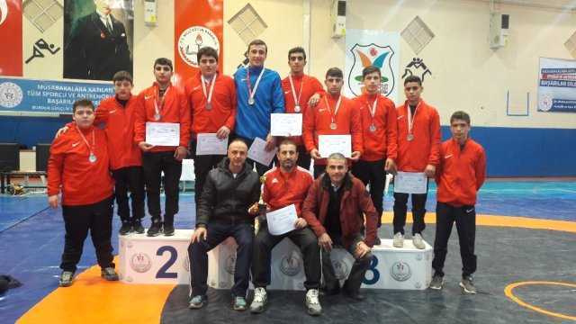 İncirliova Spor Lisesi, Minderin Tozunu Silkeledi