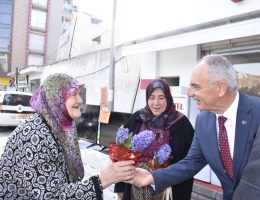 Başkan Kale Kadınları Unutmadı