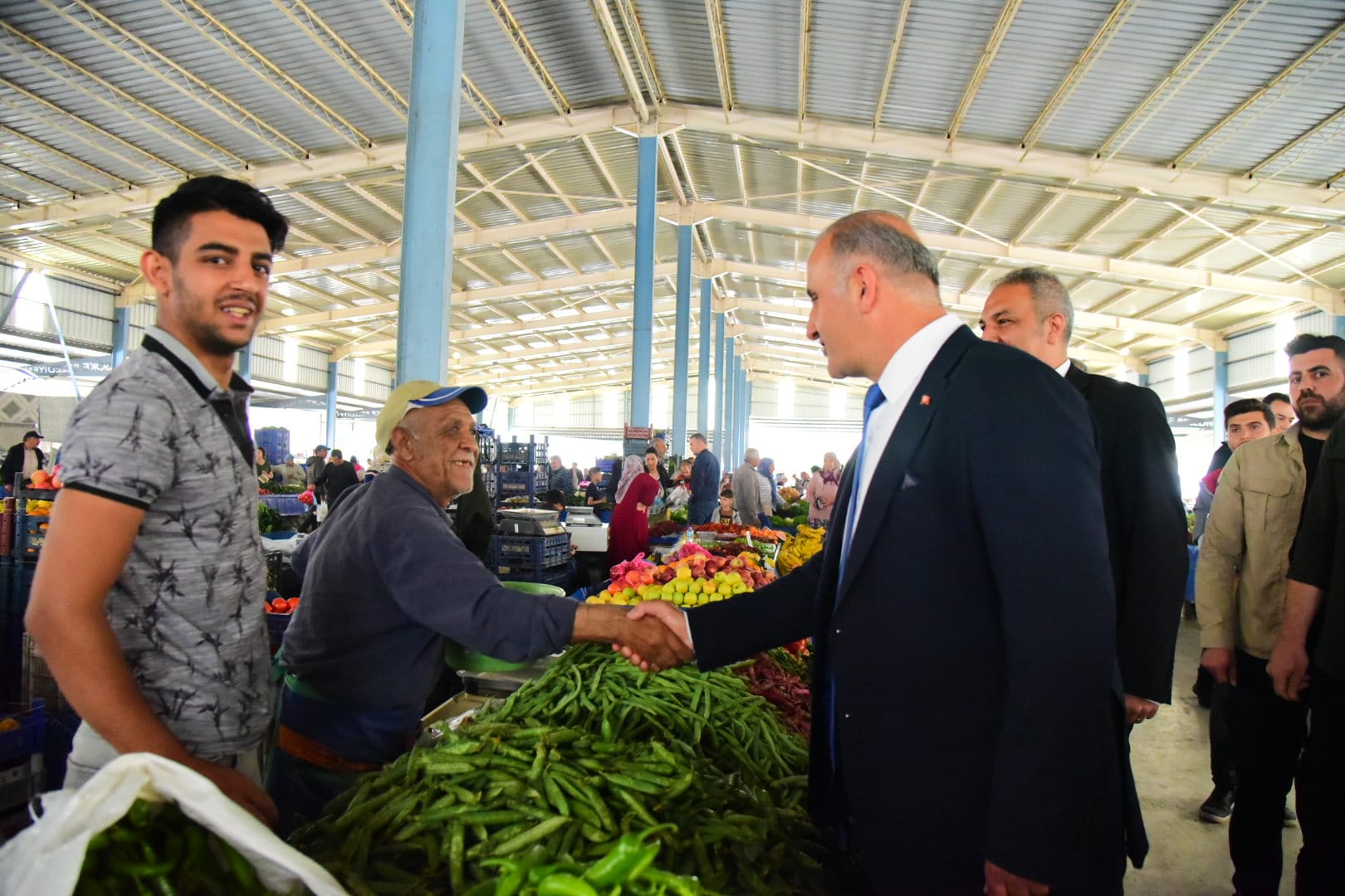 Celbek: İncirliova’nın sorunları dururken, Söke’de ne işin var