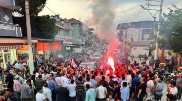 TOGG’u İncirliova’da gören meydana koştu