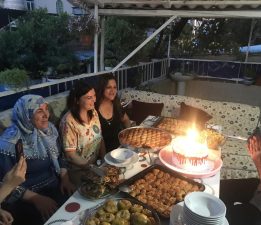 AK Kadınlardan Rıdvan’a doğum günü sürprizi