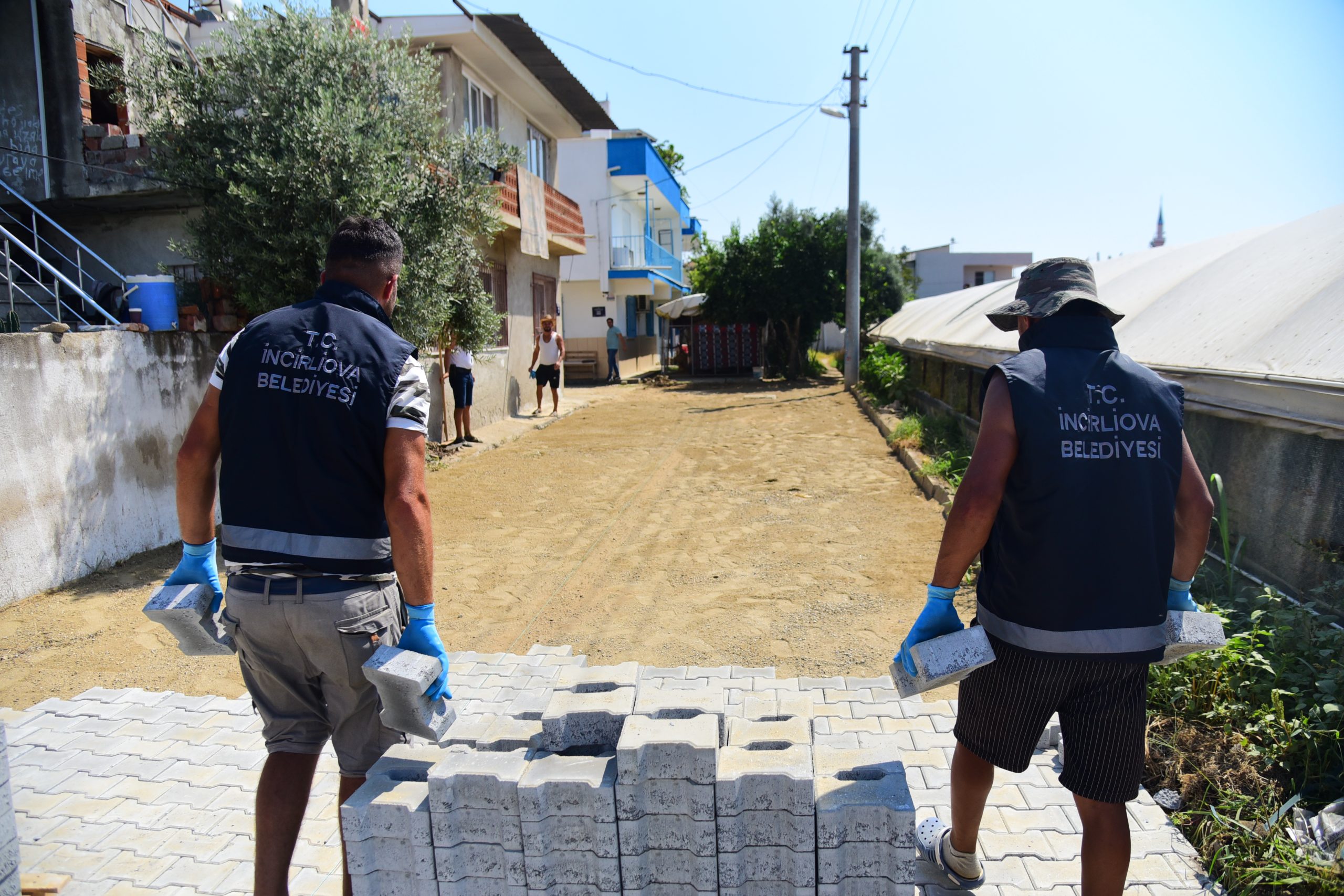 İncirliova’da yol yapım çalışmaları aralıksız sürüyor